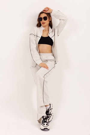 Женский спортивный костюм