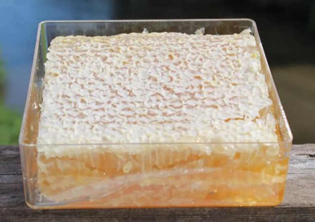 Натуральный сотовый мёд