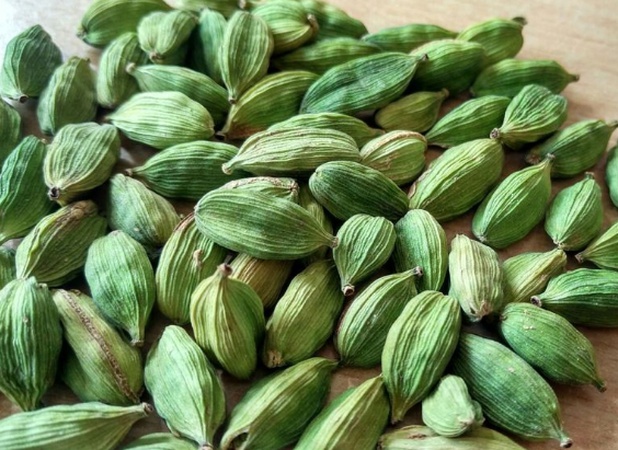 Green cardamom, Coriander seeds, Rapeseed, Ajwain seeds, Brown cumin seeds, Black cumin seeds, Black pepper seeds, Turmeric finger