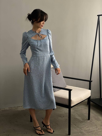 A kesim boyundan bağlamalı elbise