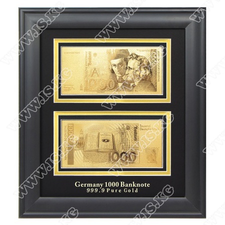 Золотые банкноты в деревянной рамке