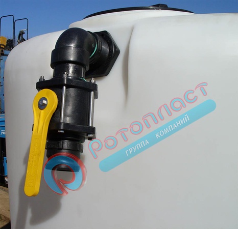 3750 л (с полным сливом) в обрешетке пластиковая прямоугольная емкость