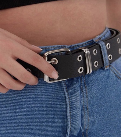 Женский ремень из искусственной кожи с люверсами и цепочкой