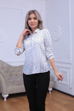Классическая блузка в горошек.