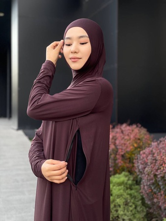 Базовое вискозное платье с пришитой балаклавой