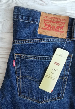 Джинсы  LEVIS