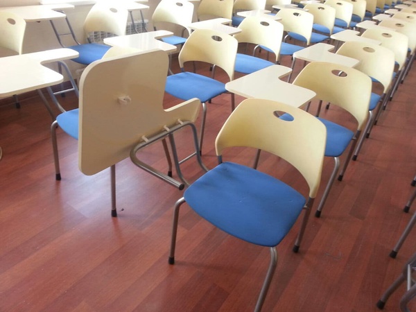 Стул "Студент с пюпитром"