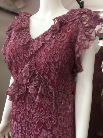 Кружевное вечернее платье