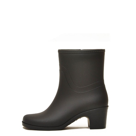 皮靴将NORDMAN BELLINA配上皮毛