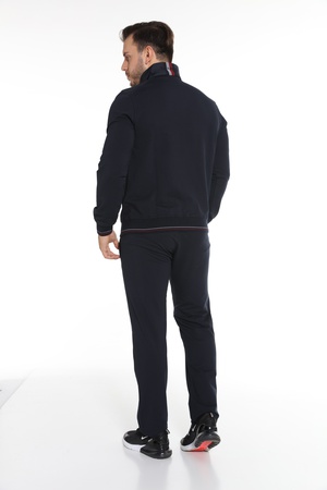 МУЖСКОЙ СПОРТИВНЫЙ КОСТЮМ