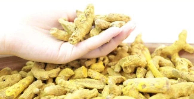 Grüner Kardamom, Koriandersamen, Rapssamen, Ajowansamen, Braunkümmelsamen, Schwarzkümmelsamen, Schwarzer Pfeffersamen, Kurkuma.