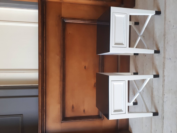 Прикроватные тумбы