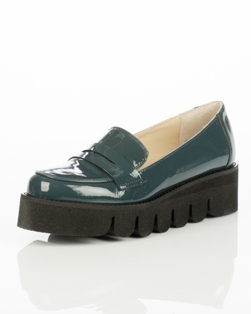 Siyah tabanlı cilalı mokasen