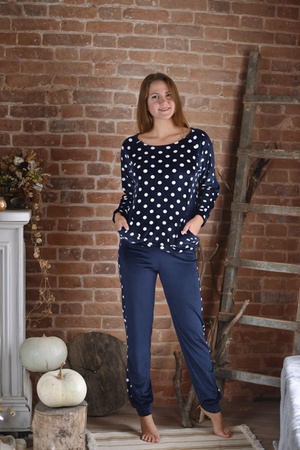 Костюмы женские