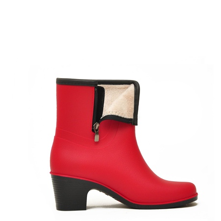 皮靴将NORDMAN BELLINA配上皮毛