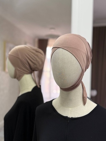 Шапка на завязках с подбородком