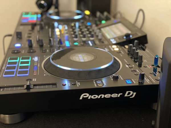 Pioneer XDJ-XZ Profesyonel Hepsi Bir Arada DJ Sistemi için Yıl Sonu Promosyonu
