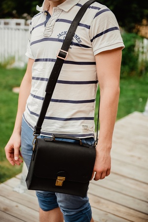 МУЖСКАЯ КОЖАНАЯ СУМКА НА ПЛЕЧО