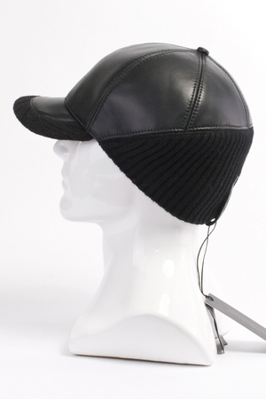 Бейсболка из кожи с трикотажем 680101