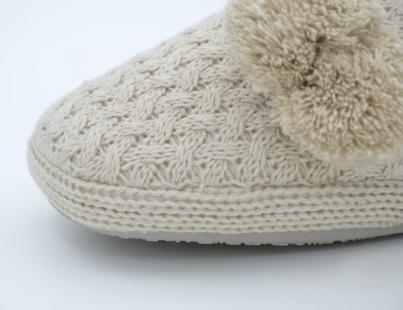 Тапочки с плюшевыми помпонами L-304