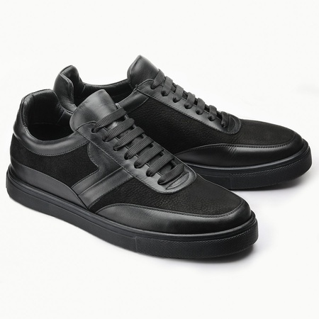 Мужские кроссовки черного цвета