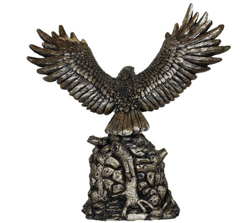 Орёл расправил крылья