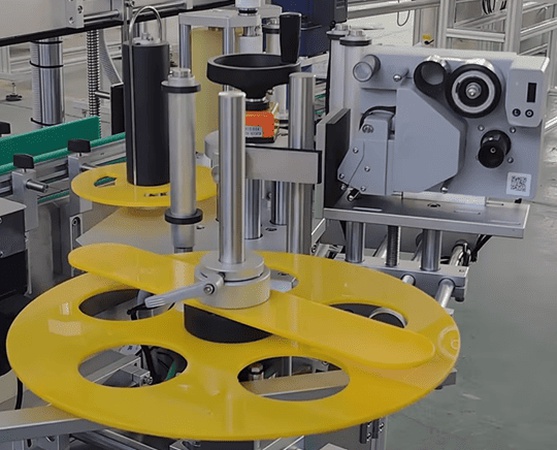 Автоматическая этикетировочная машина ЭМ04.06