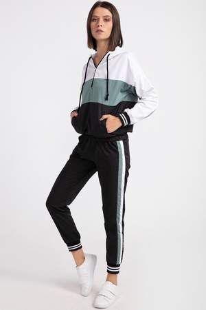 Kadın eşofmanı - AllesWunder, Türkiye