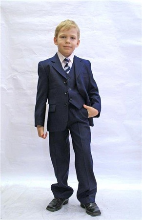 Erkekler için okul kıyafetleri