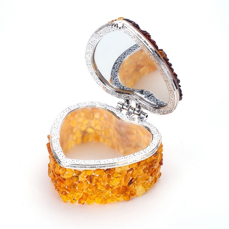 Шкатулка, выложенная натуральным балтийским янтарём "Инь-Янь"