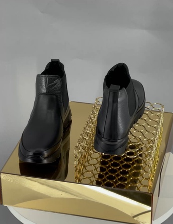 Women's leather shoes