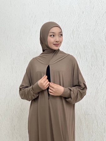 Платье с пришитой балаклавой