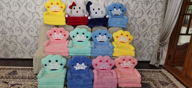 Кресло трансформер для детей до 7лет. Состав:  Мягкая, плюшевая ткань, поролон 98%, синтепон 2%. Обращайтесь : aziza.muminova@list.ru