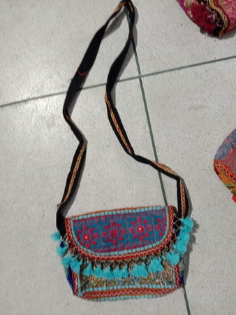 El yapımı Geri Dönüşümlü Banjara kumaş işlemeli Tribal küçük çanta çanta boho çanta etnik Çapraz vücut Mükemmel Hediye kadın onun için festival çantası