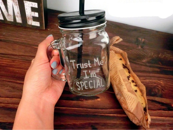 Кружка с трубочкой и крышкой в виде стеклянной банки с ручкой