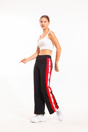 Широкие женские брюки с боковыми кнопками-