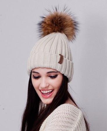 Шапка с помпоном