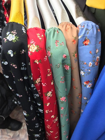 Красивые, Нежные платья в цветочек, однотонные, стильно и со вкусом.