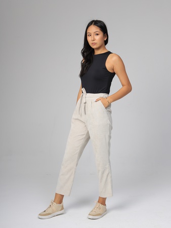 Kadife gömlek ve şık pantolon.