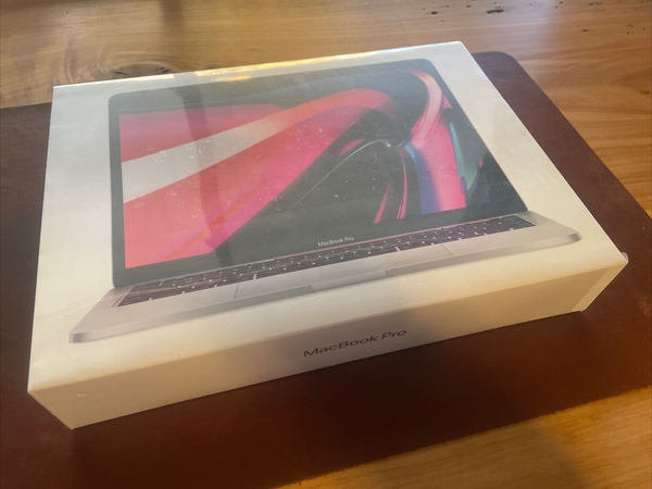 Yeni Apple Macbook Pro 2022 13.3 13 inç - Gümüş - M2 - 8GB 256GB - KAPALI (2 ALIN 1 BEDAVA )