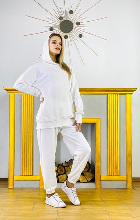 Женский спортивный костюм