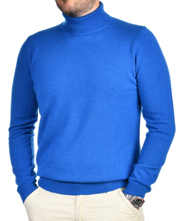 100% кашемировый свитер водолазкa с длинным рукавом, полностью произведенный в Италии.