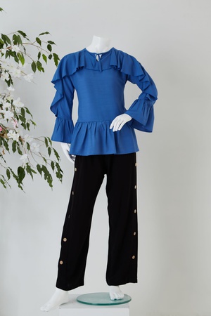 Uzun Kol Bluz / Düğmeli Pantolon