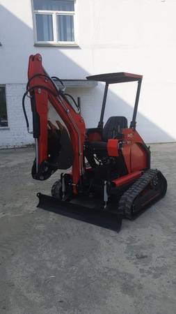 Гусеничный мини-экскаватор