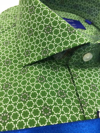 Erkeklerin gömlekleri