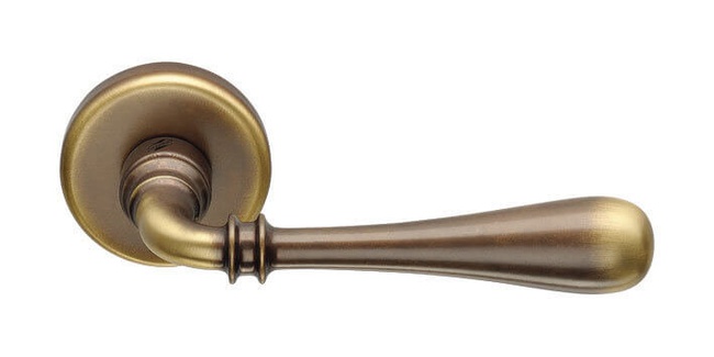 Дверная фурнитура итальянской фабрики Colombo  и португальской фабрики Tupai