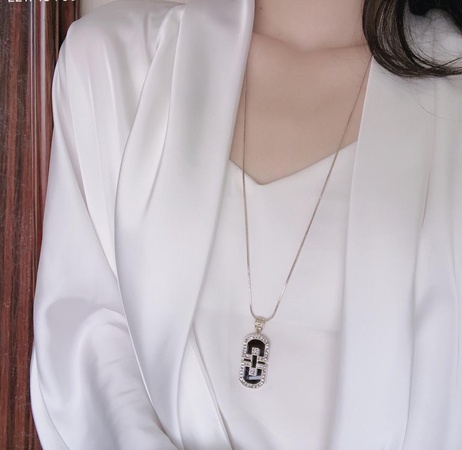 Колье с кулонами