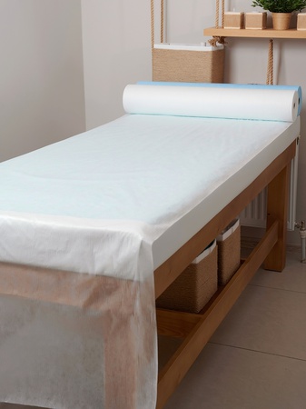 Простыни одноразовые в рулоне