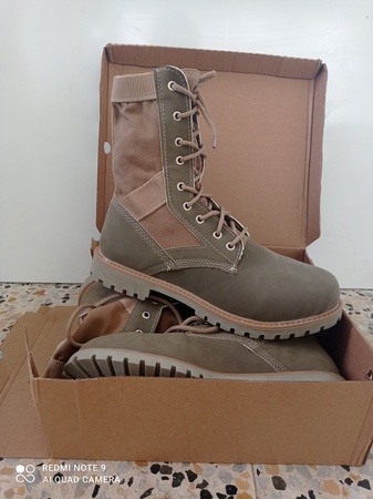 Легкие походные ботинки для бездорожья