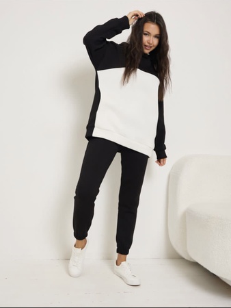 Женский спортивный костюм